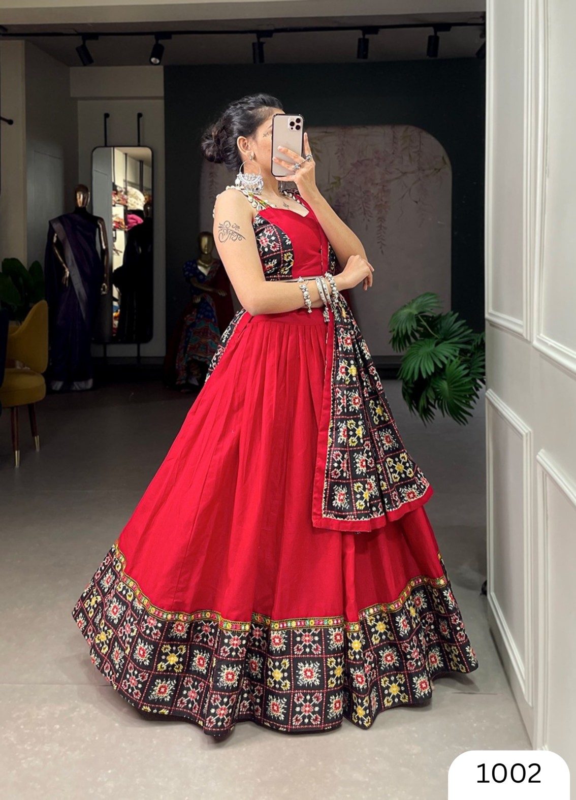 Amazon.com: Cotton Thread Embroidery Indian Women Party Wear Gujrati Lehenga  Choli Dupatta Fancy Navratri Festival Ghagra Choli 3047 (Black, X-Small) :  Clothing, Shoes & Jewelry
