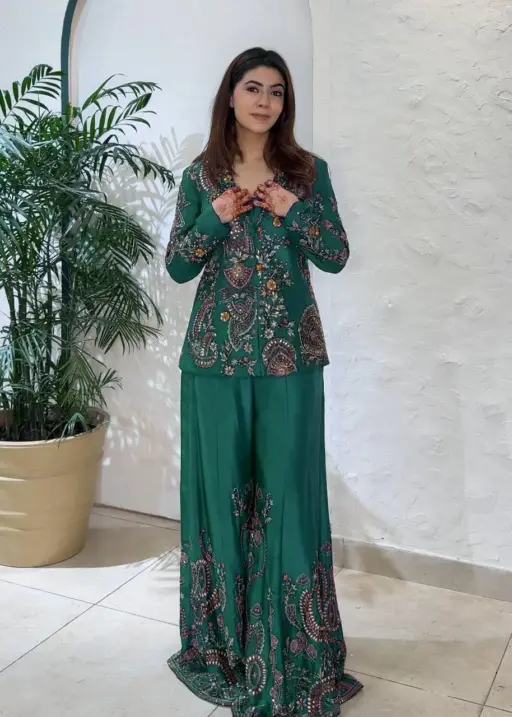 BV 436 Chinon Sequence Embroidery Indo