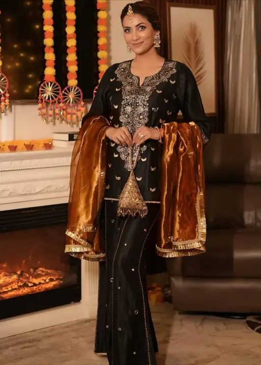 C585 1435 Chinon Silk Sequins Embroidery