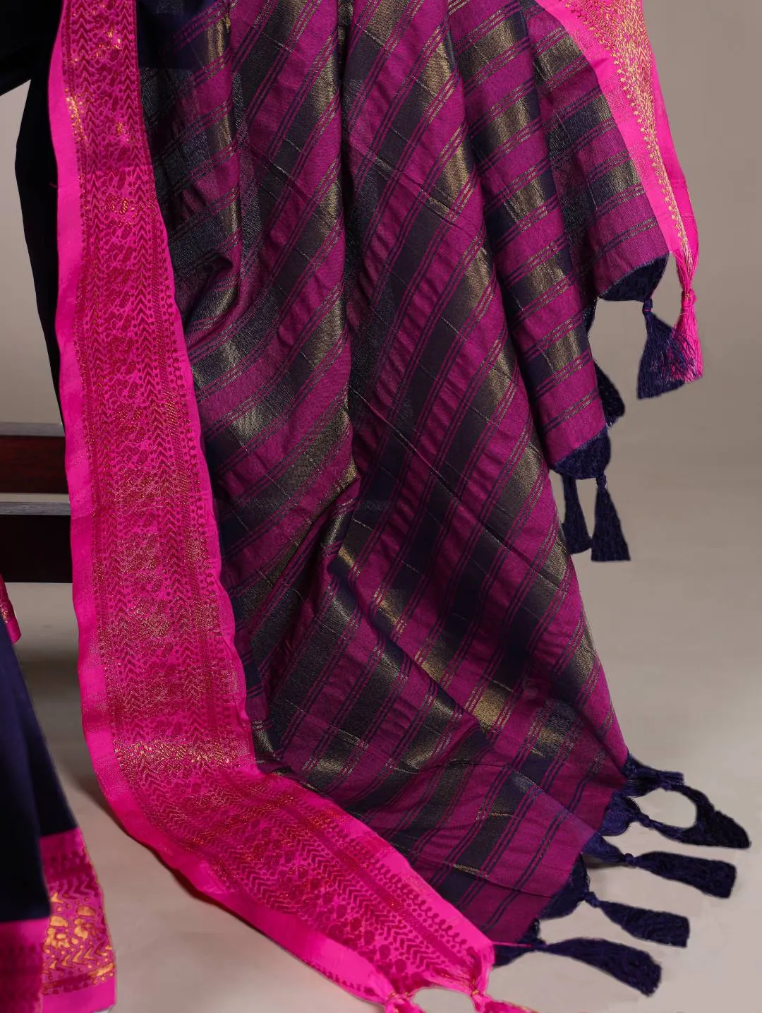 WMN 7100 Aura Silk Zari Weaving Work Saree