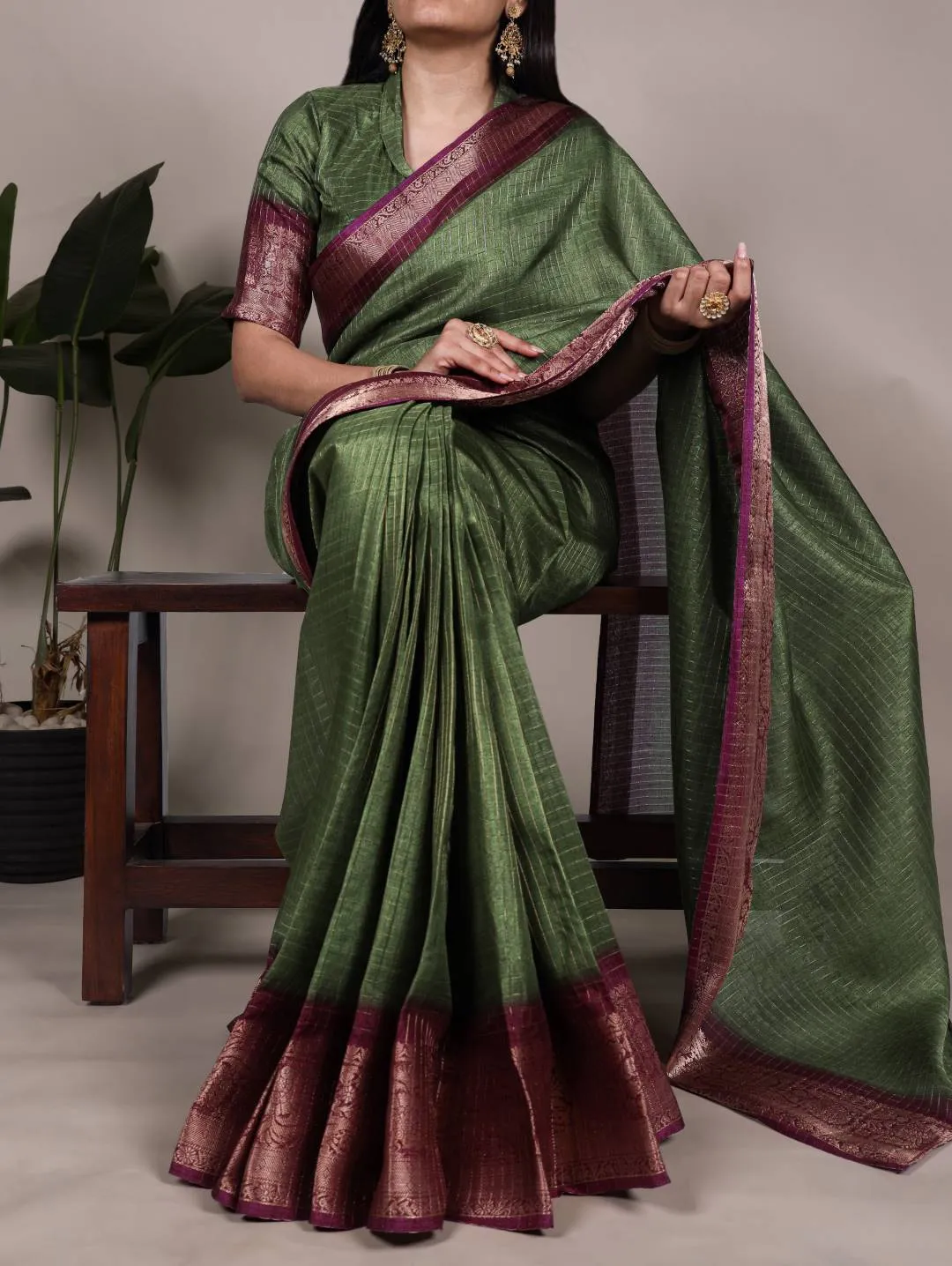 WMN 7906 Dola Chex Zari Weaving Work Saree